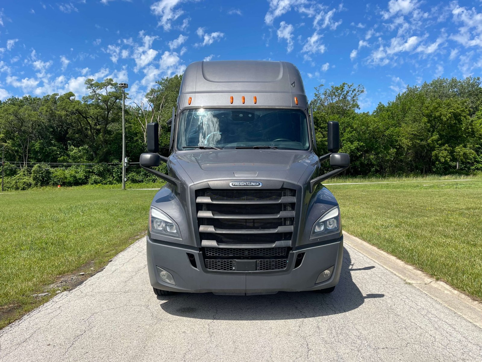 
								2022 Freightliner Cascadia full									