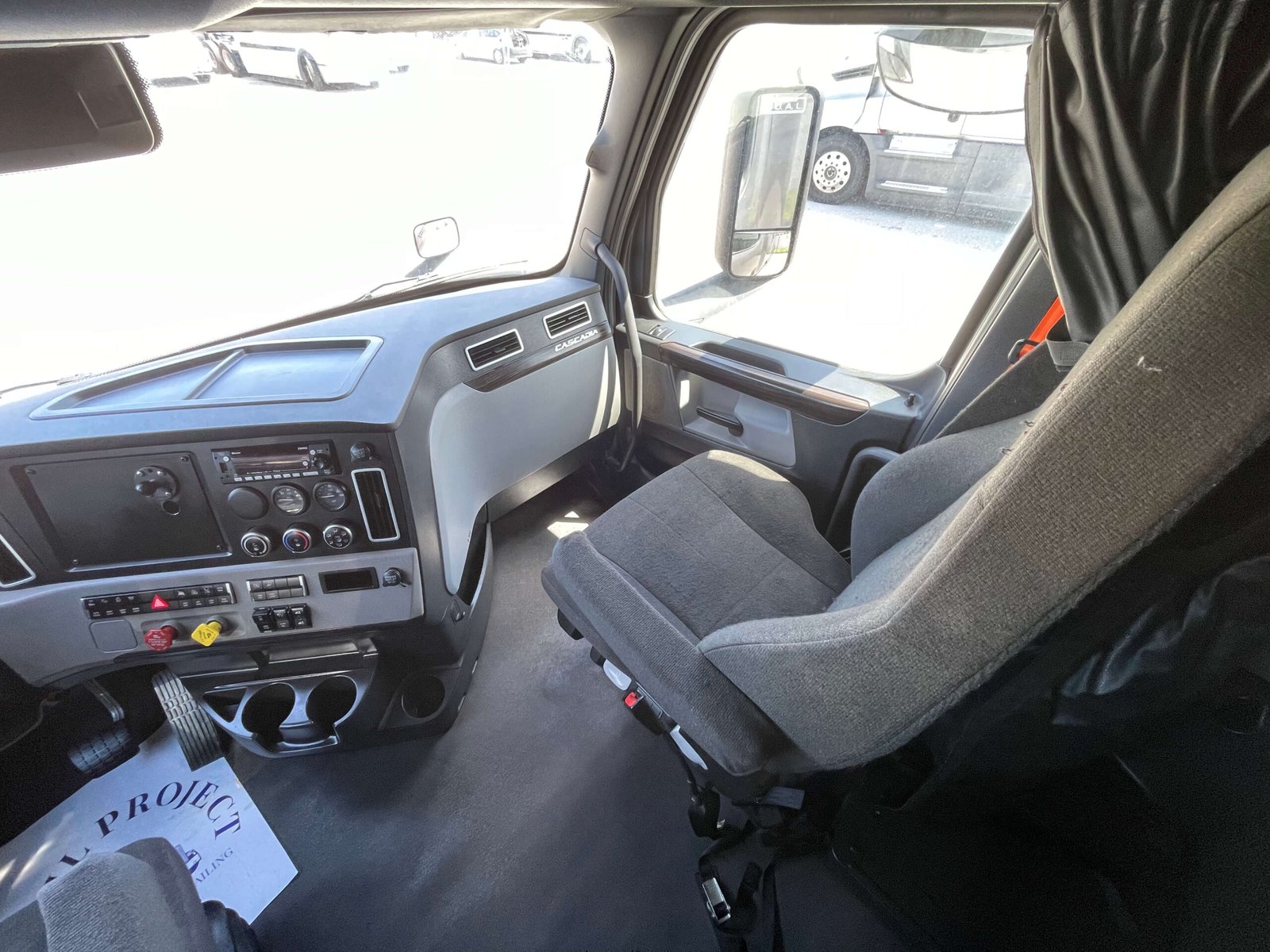 
								2022 Freightliner Cascadia full									