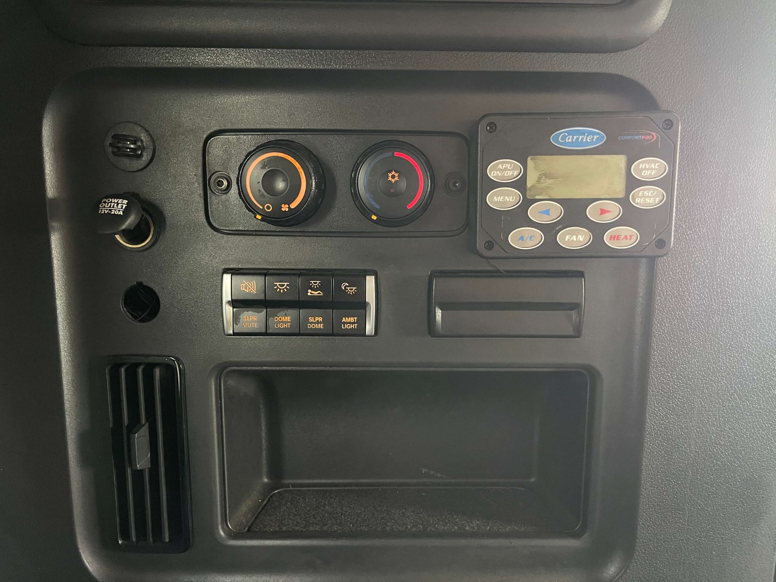 
								2022 Freightliner Cascadia full									