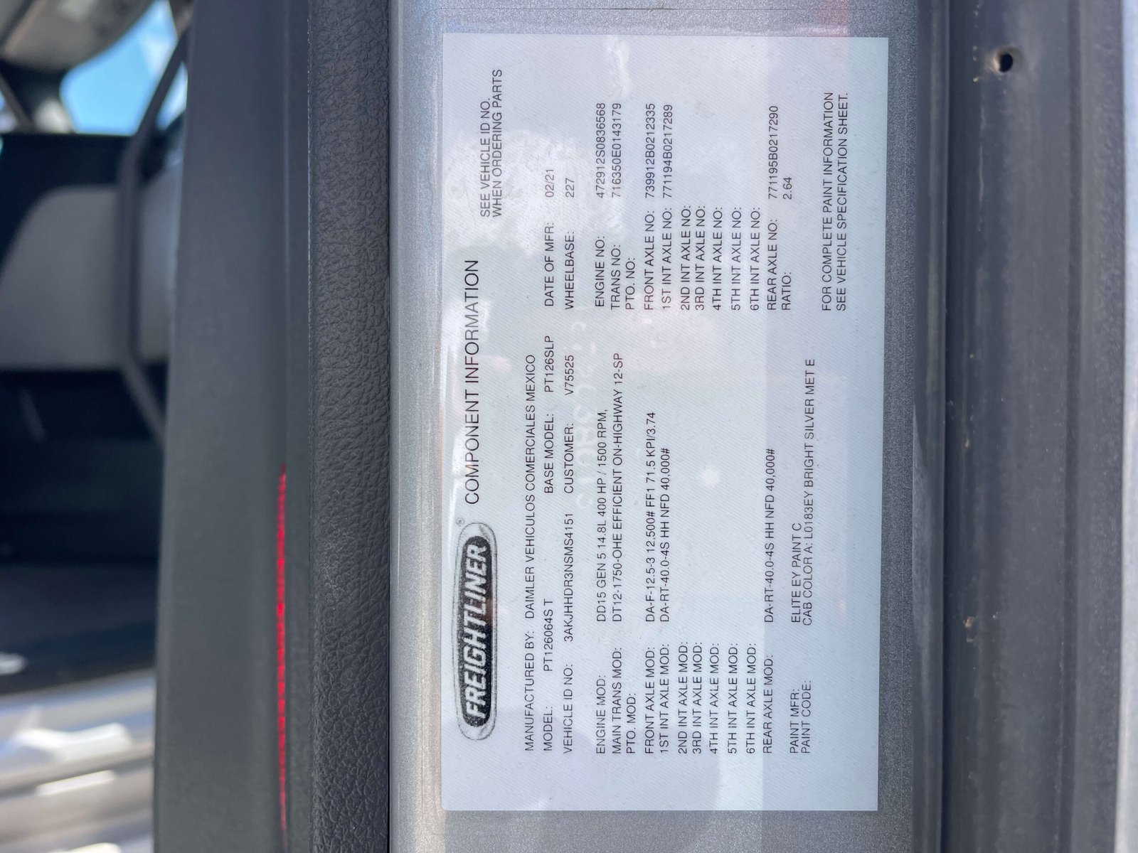 
								2022 Freightliner Cascadia full									