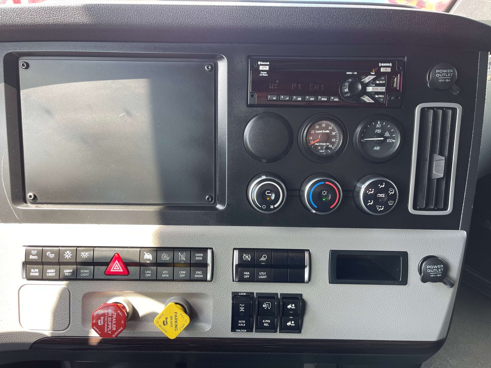 
								2022 Freightliner Cascadia full									