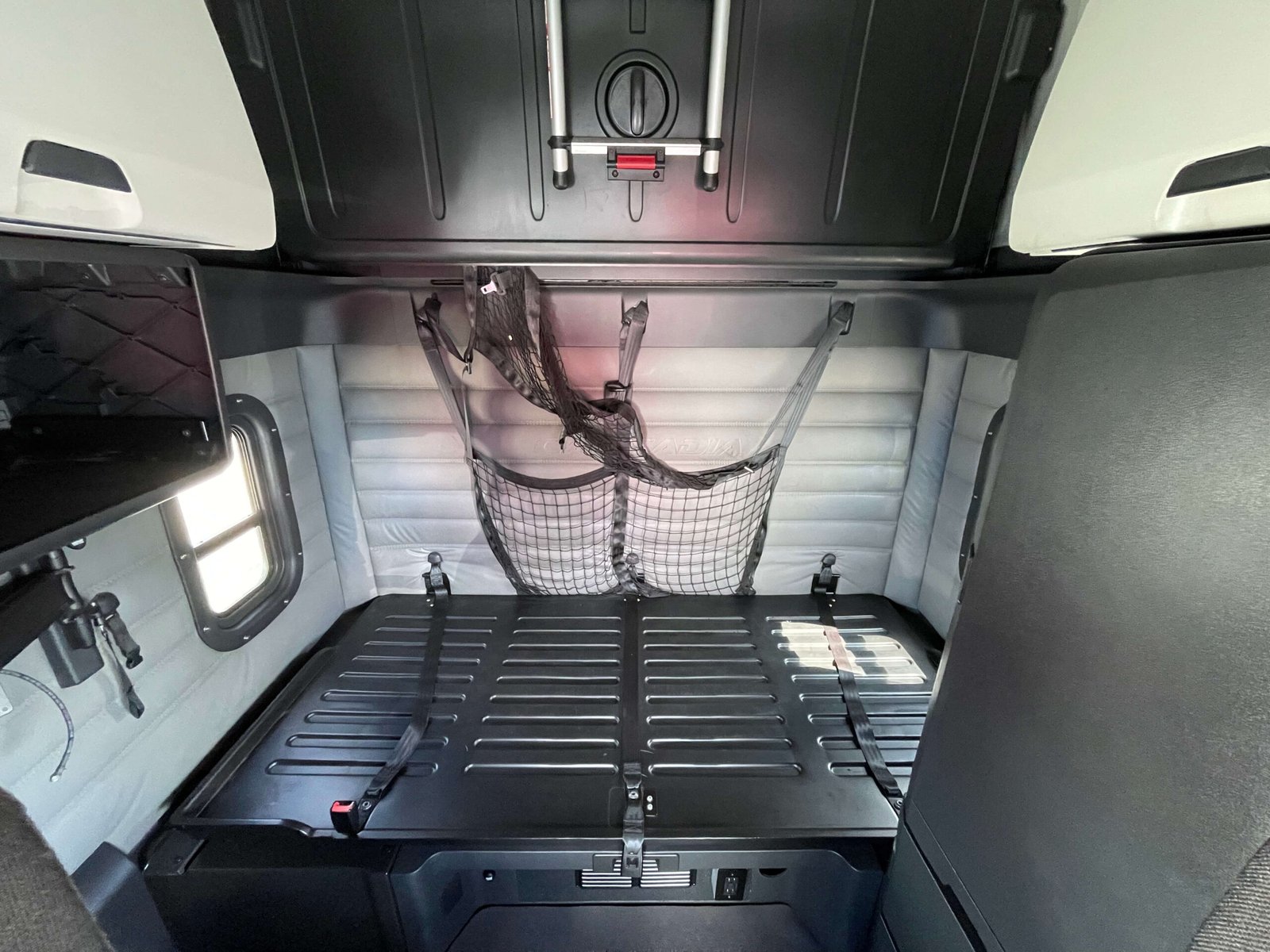 
								2022 Freightliner Cascadia full									