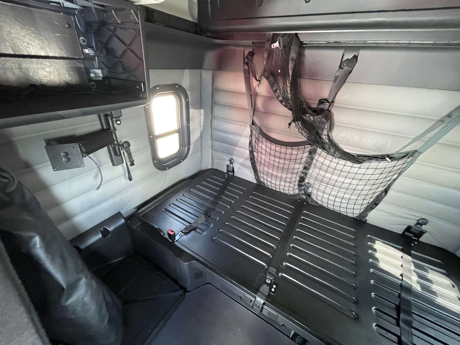 
								2022 Freightliner Cascadia full									