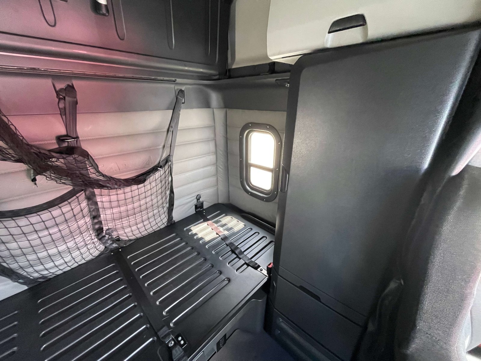 
								2022 Freightliner Cascadia full									