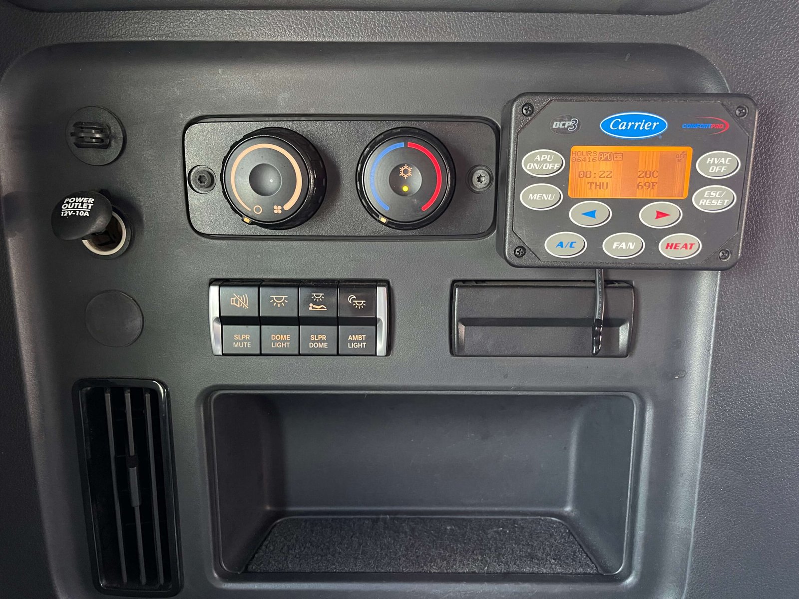 
								2022 Freightliner Cascadia full									