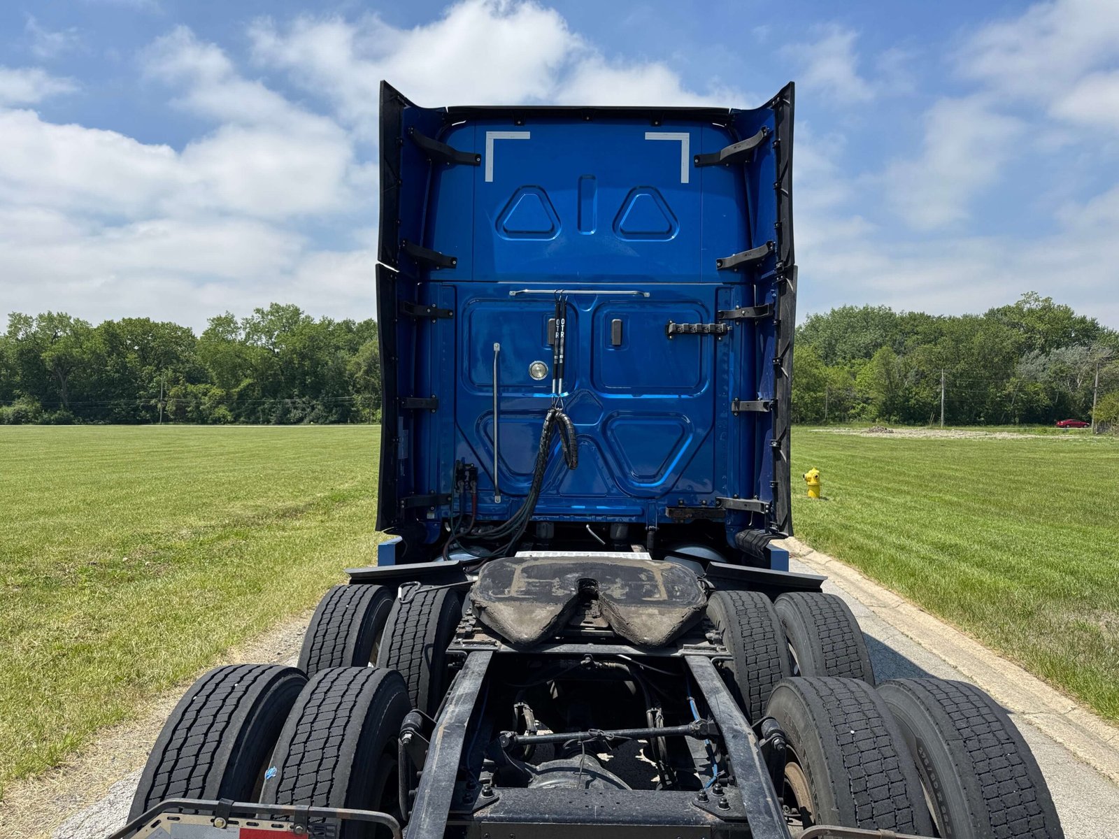 
								2022 Freightliner Cascadia full									