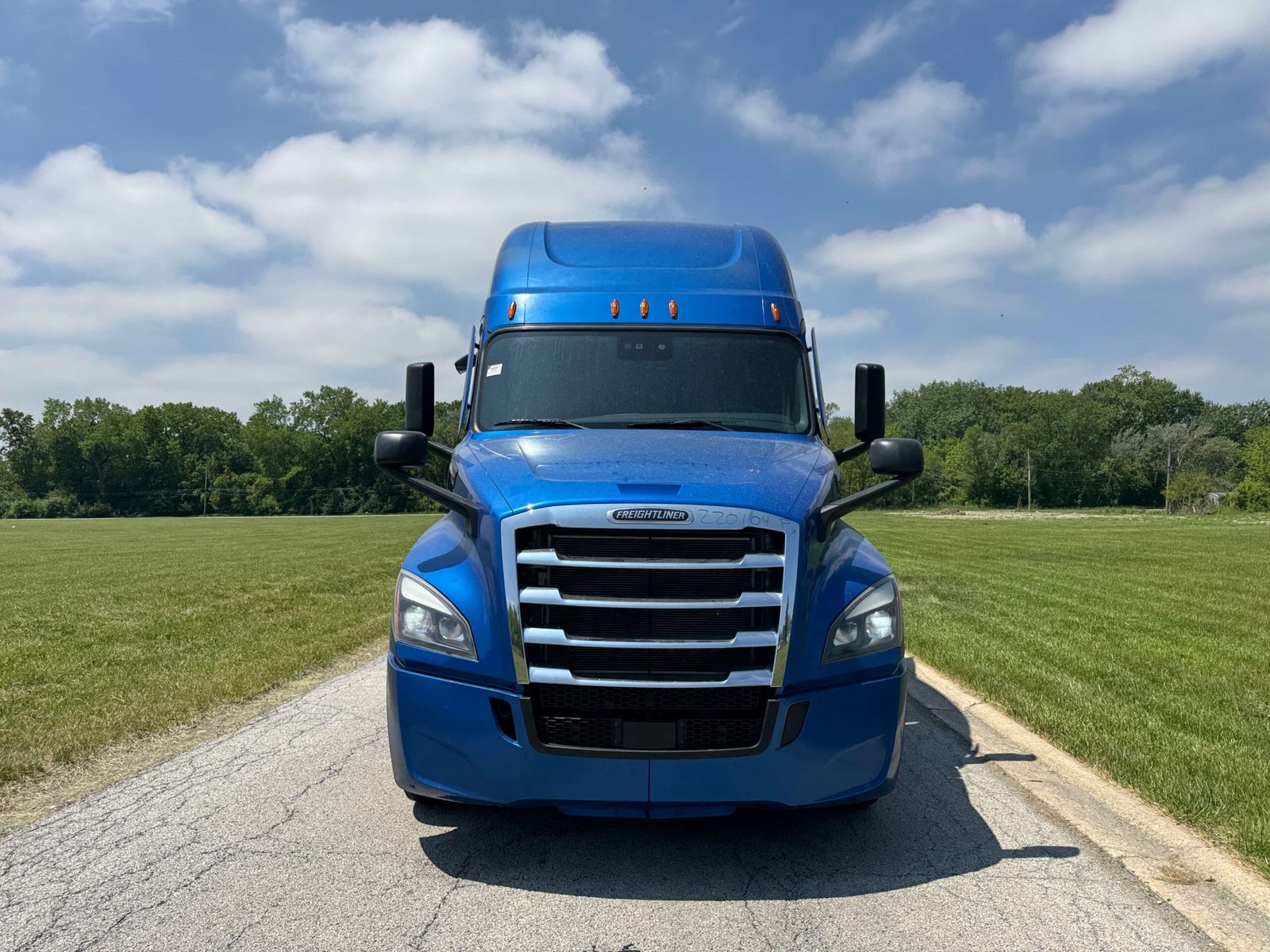 
								2022 Freightliner Cascadia full									