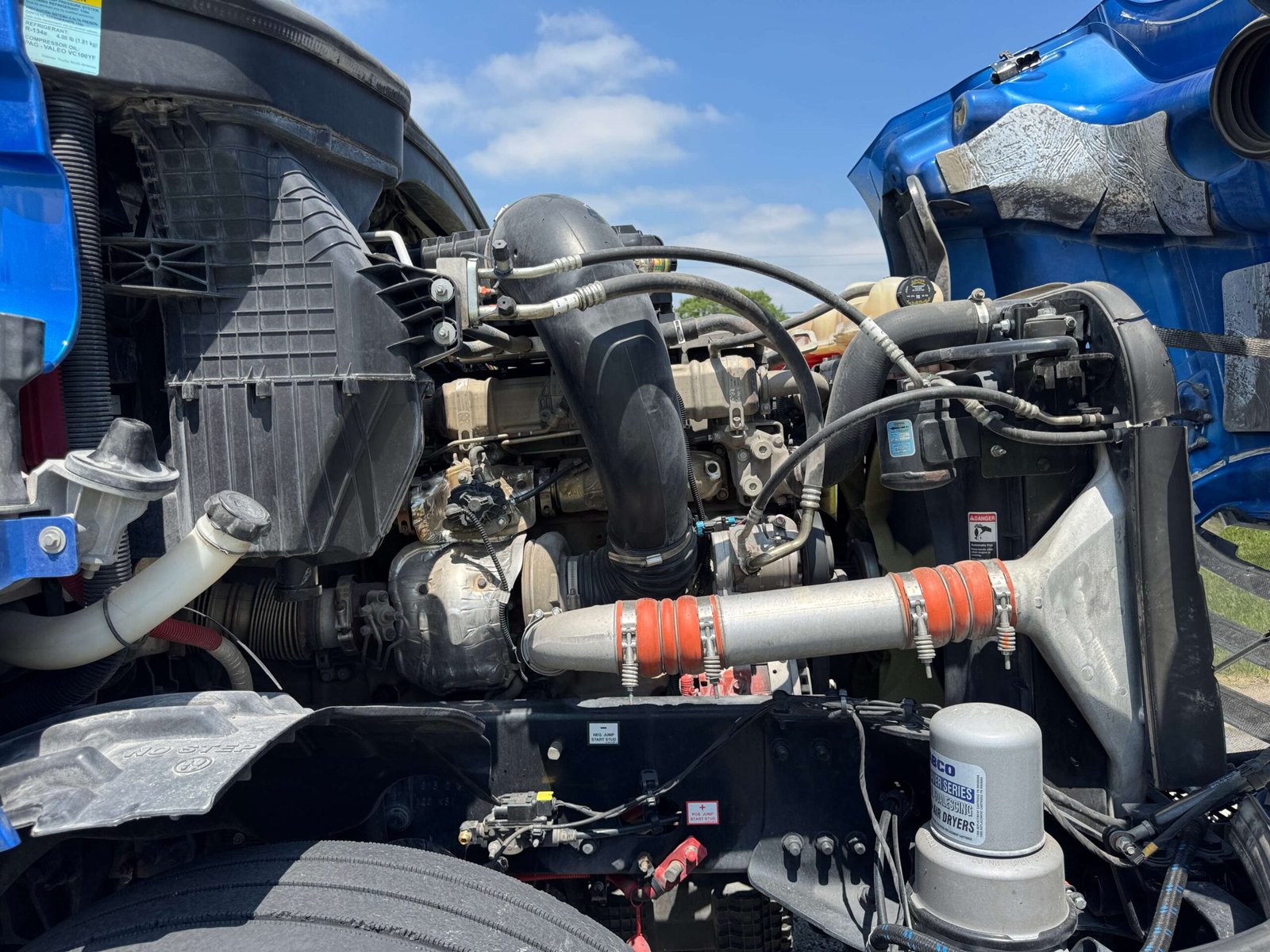 
								2022 Freightliner Cascadia full									