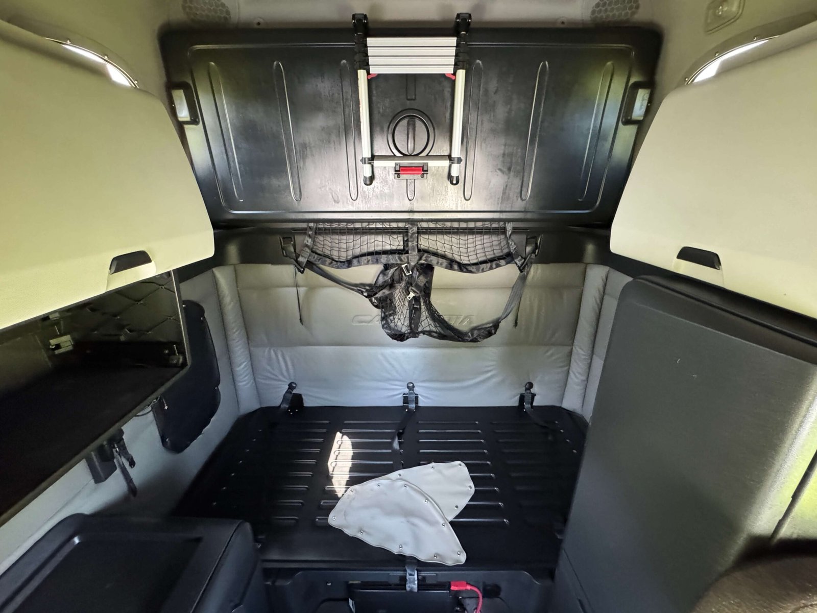 
								2022 Freightliner Cascadia full									