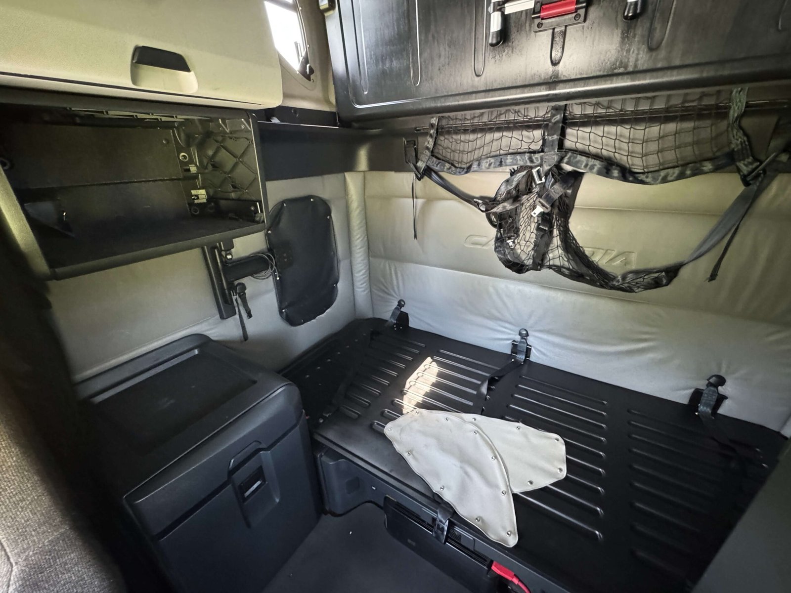 
								2022 Freightliner Cascadia full									