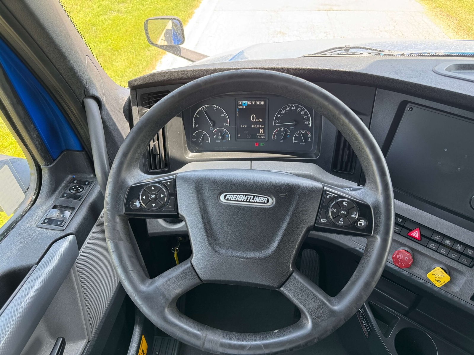 
								2022 Freightliner Cascadia full									