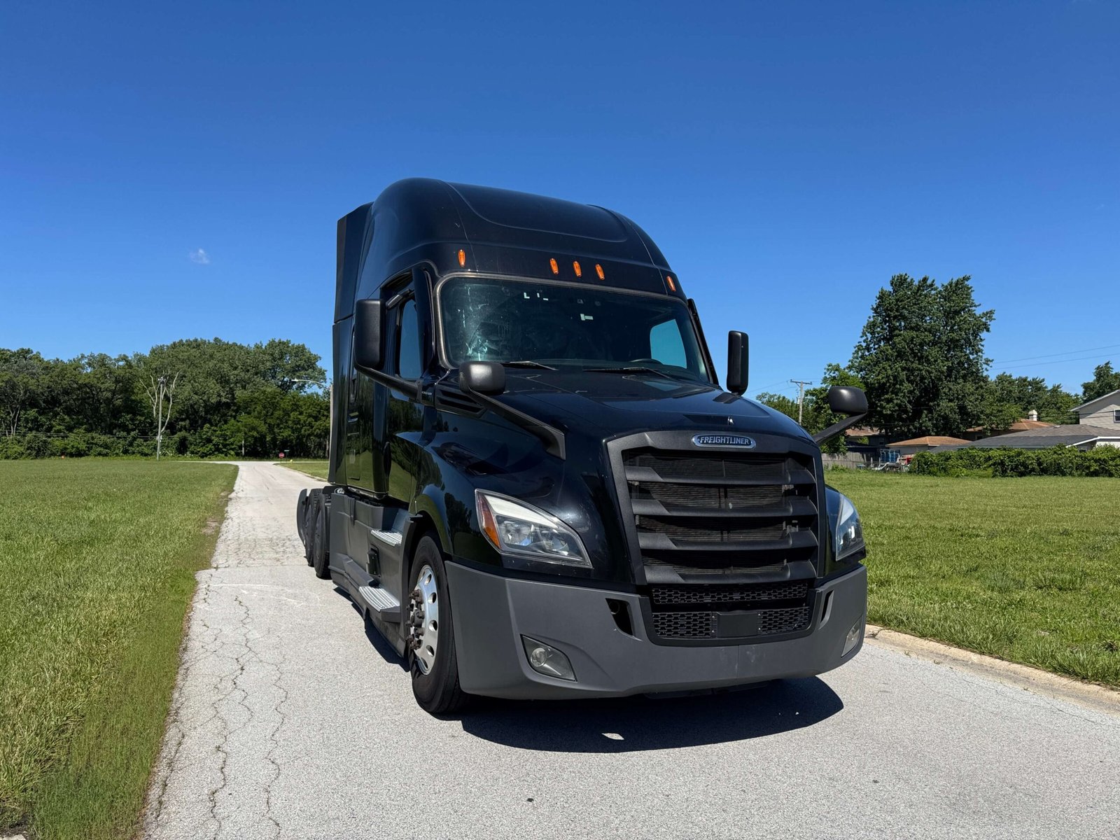 
								2022 Freightliner Cascadia full									