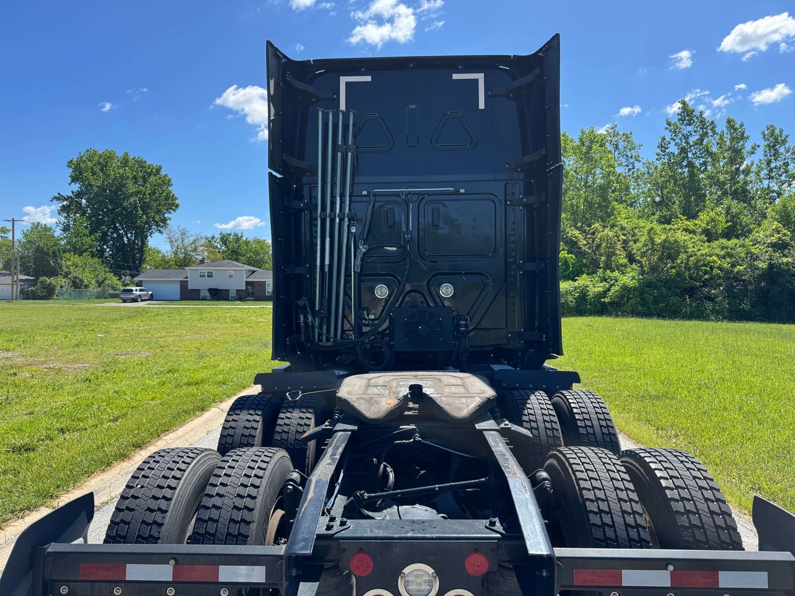 
								2022 Freightliner Cascadia full									
