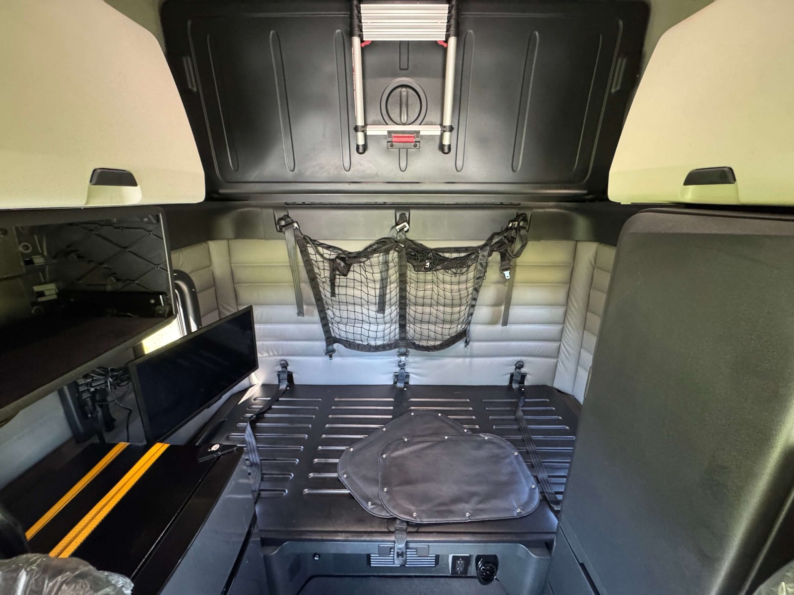 
								2022 Freightliner Cascadia full									