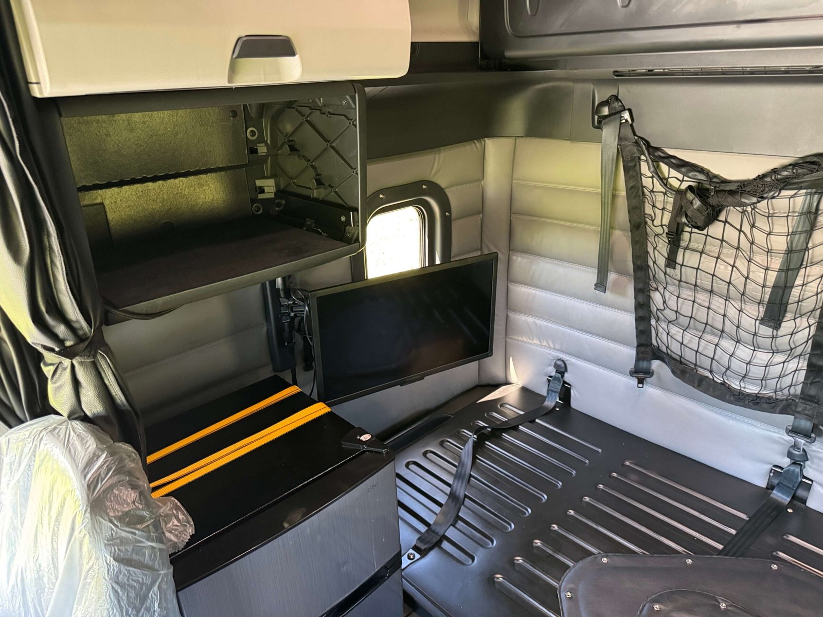 
								2022 Freightliner Cascadia full									