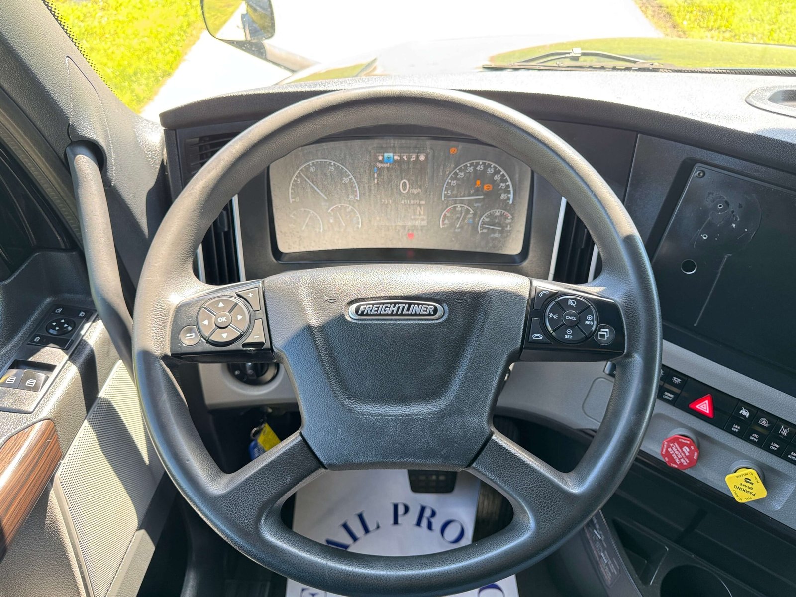 
								2022 Freightliner Cascadia full									