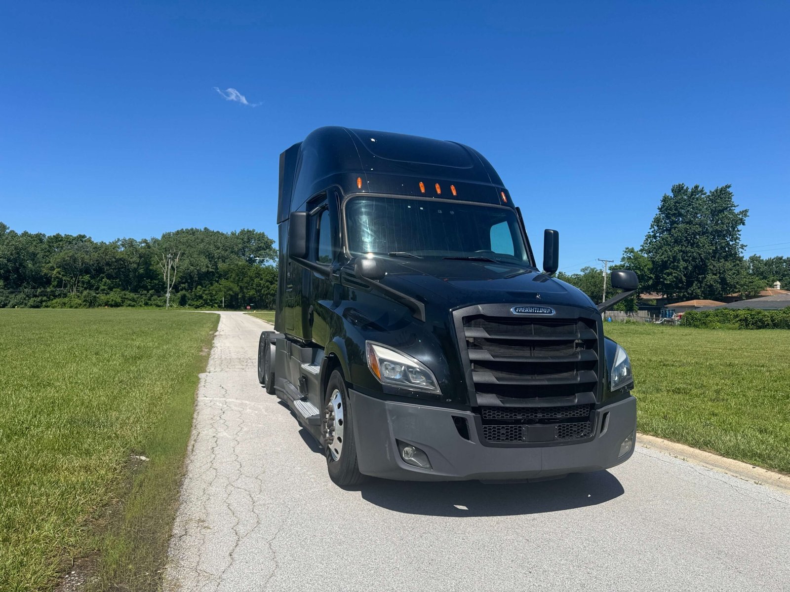 
								2022 Freightliner Cascadia full									