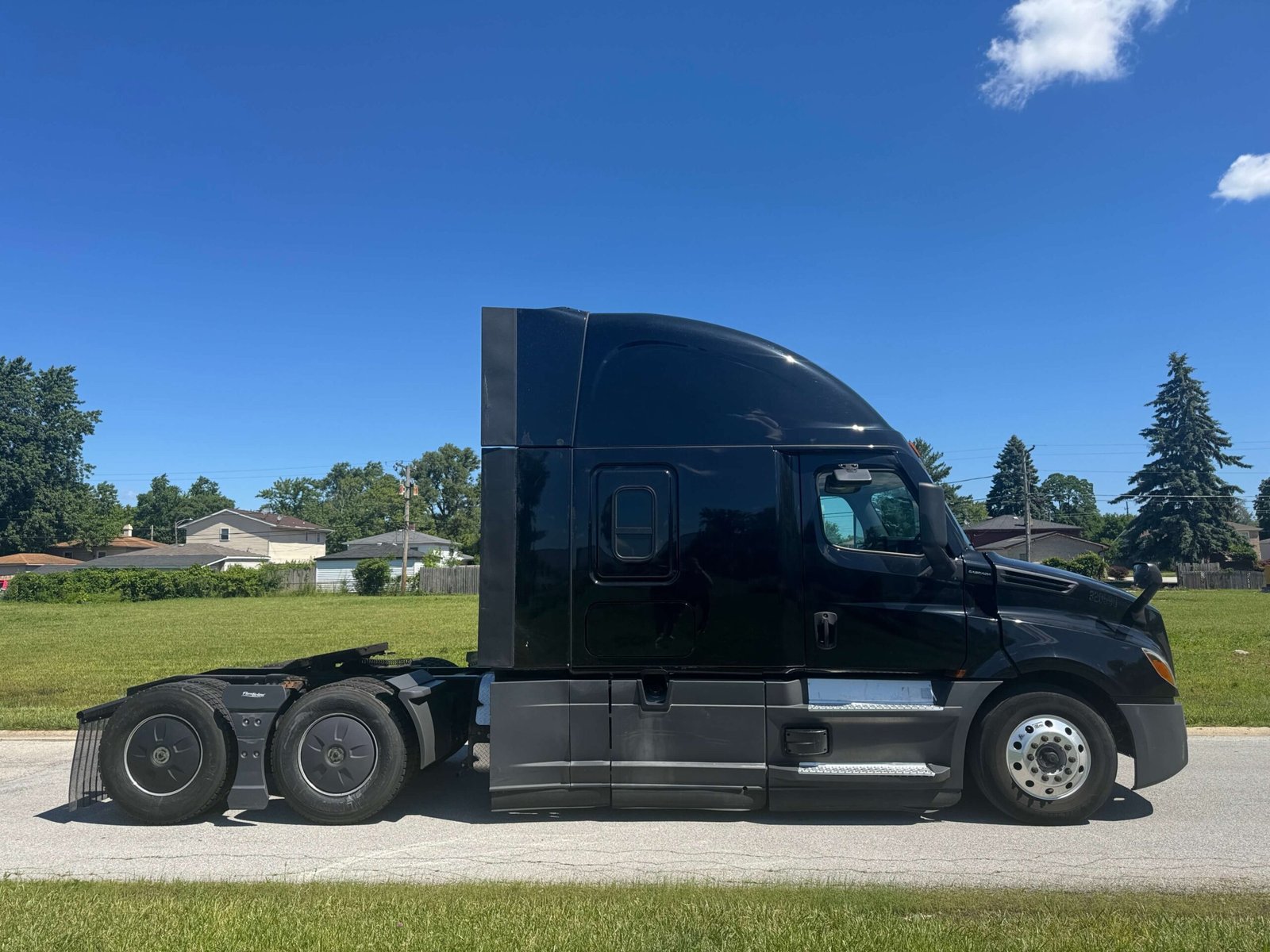 
								2022 Freightliner Cascadia full									