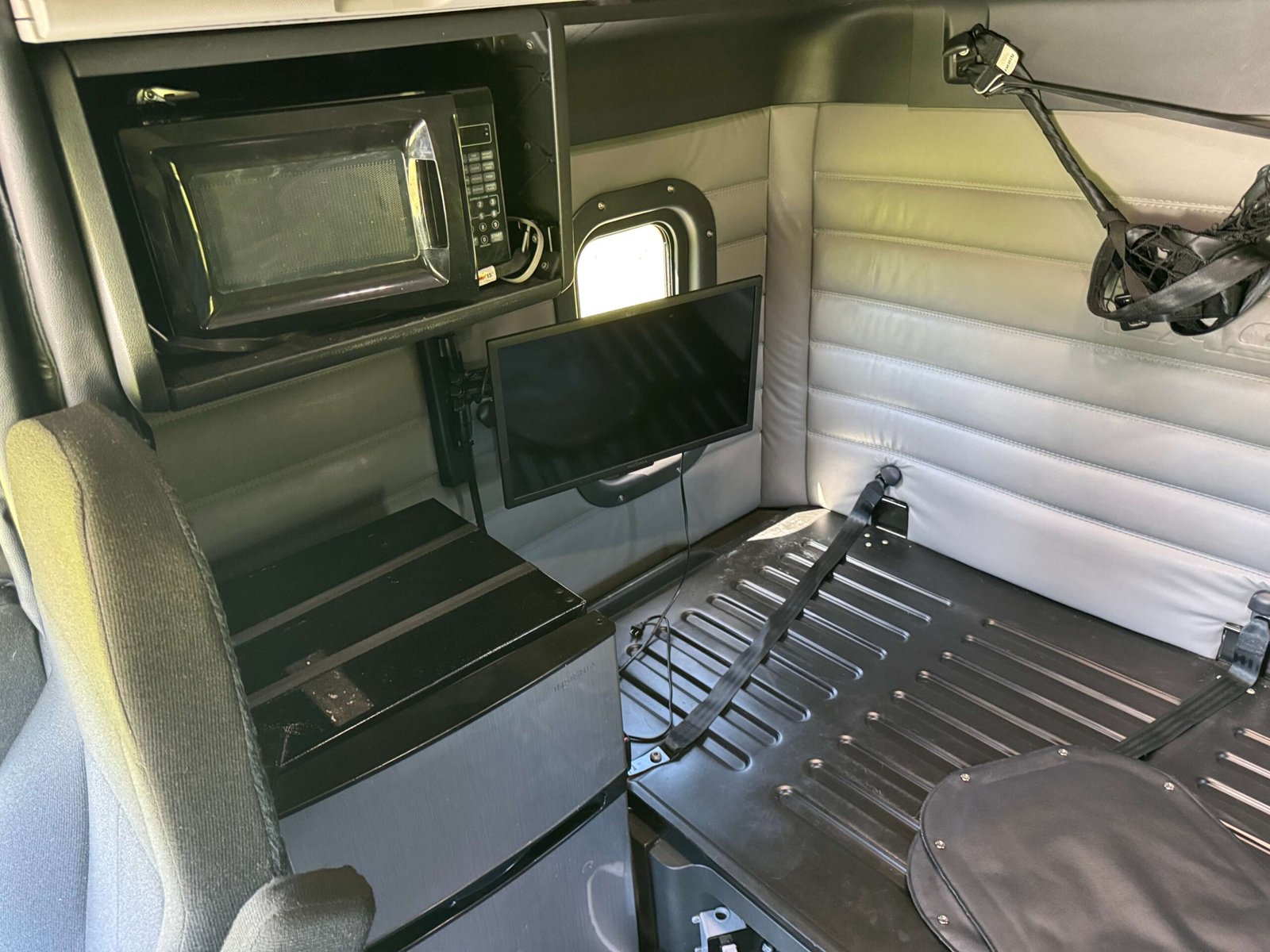 
								2022 Freightliner Cascadia full									