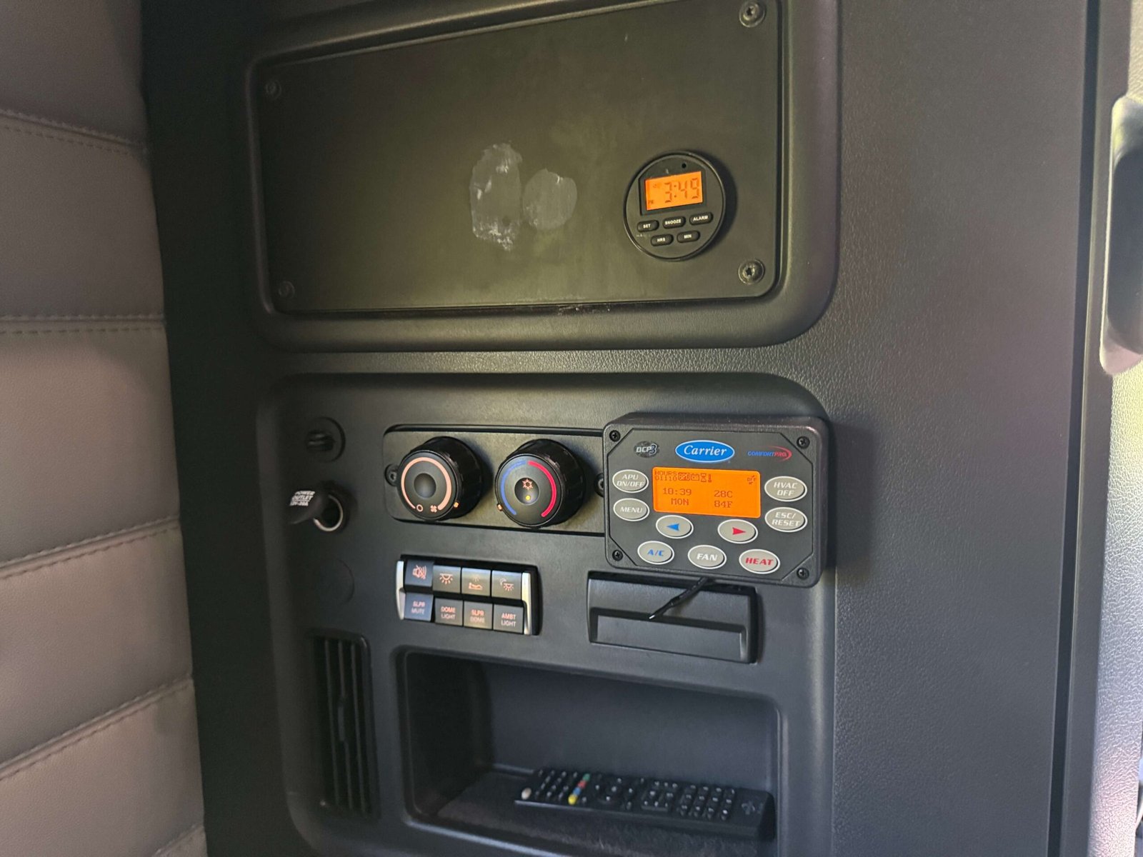 
								2022 Freightliner Cascadia full									