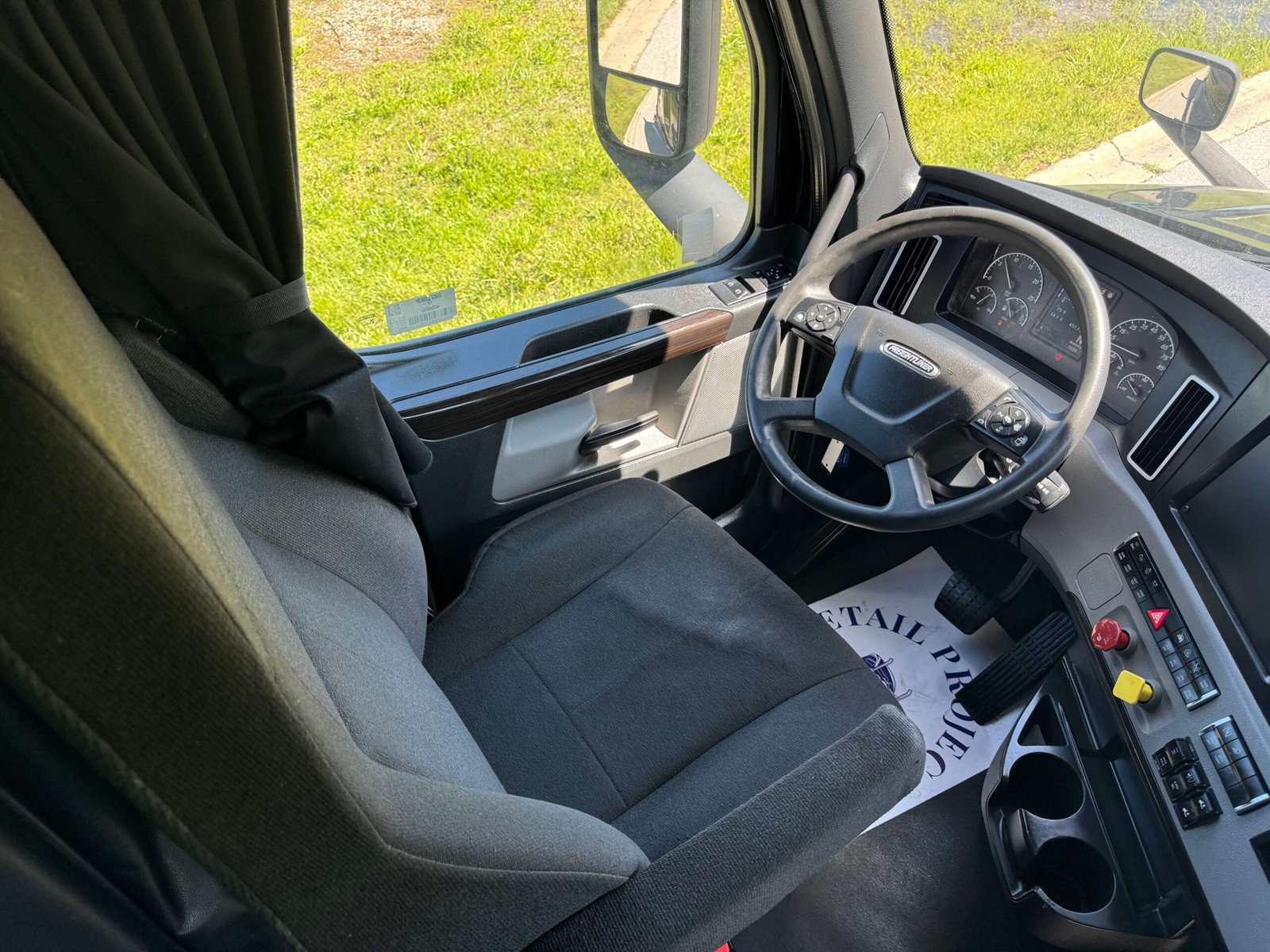 
								2022 Freightliner Cascadia full									