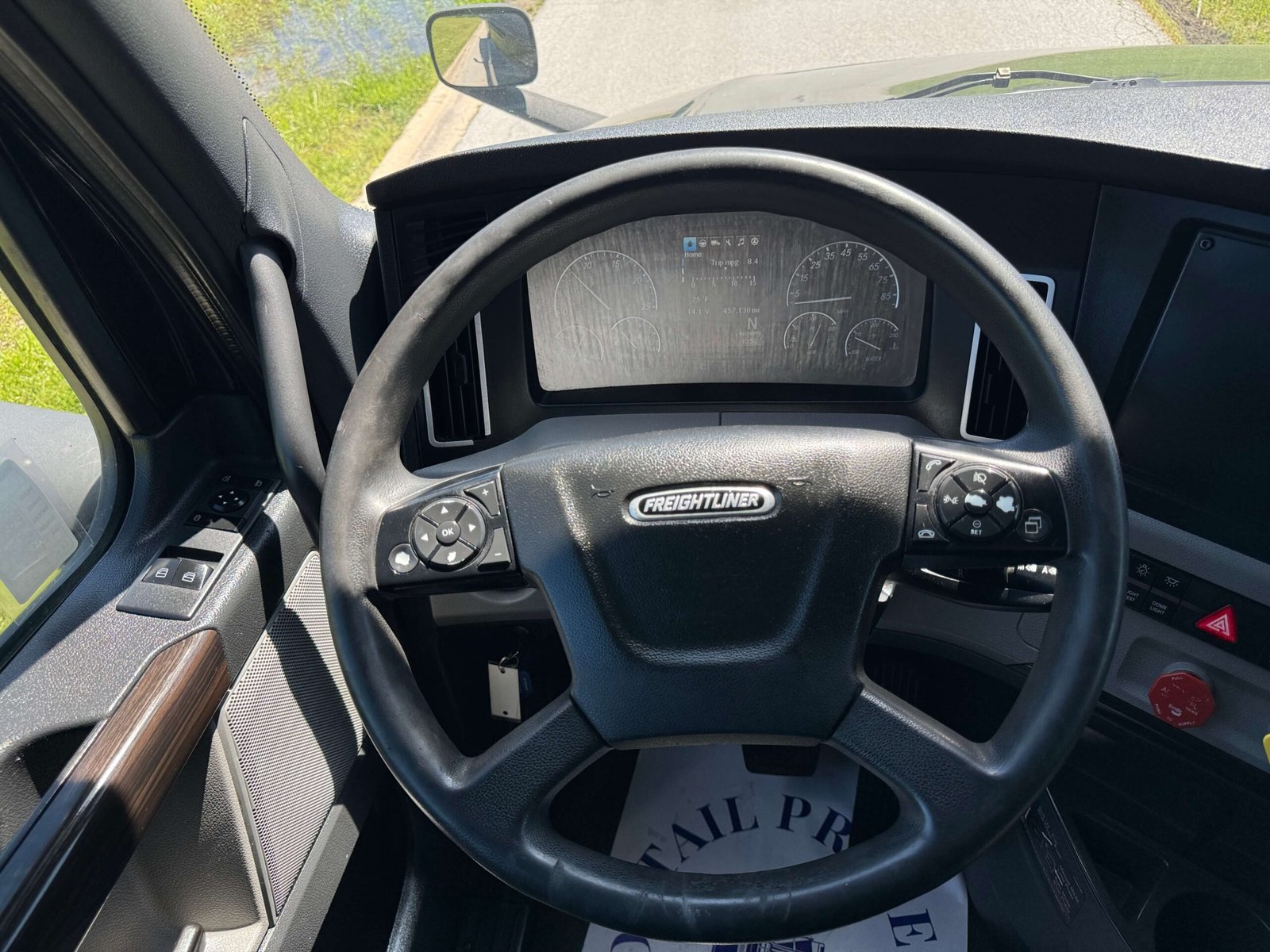 
								2022 Freightliner Cascadia full									