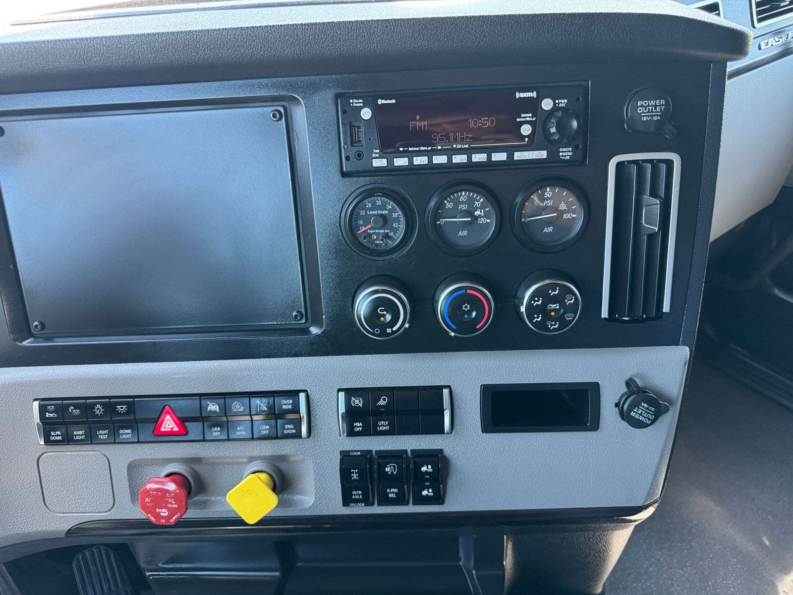 
								2022 Freightliner Cascadia full									
