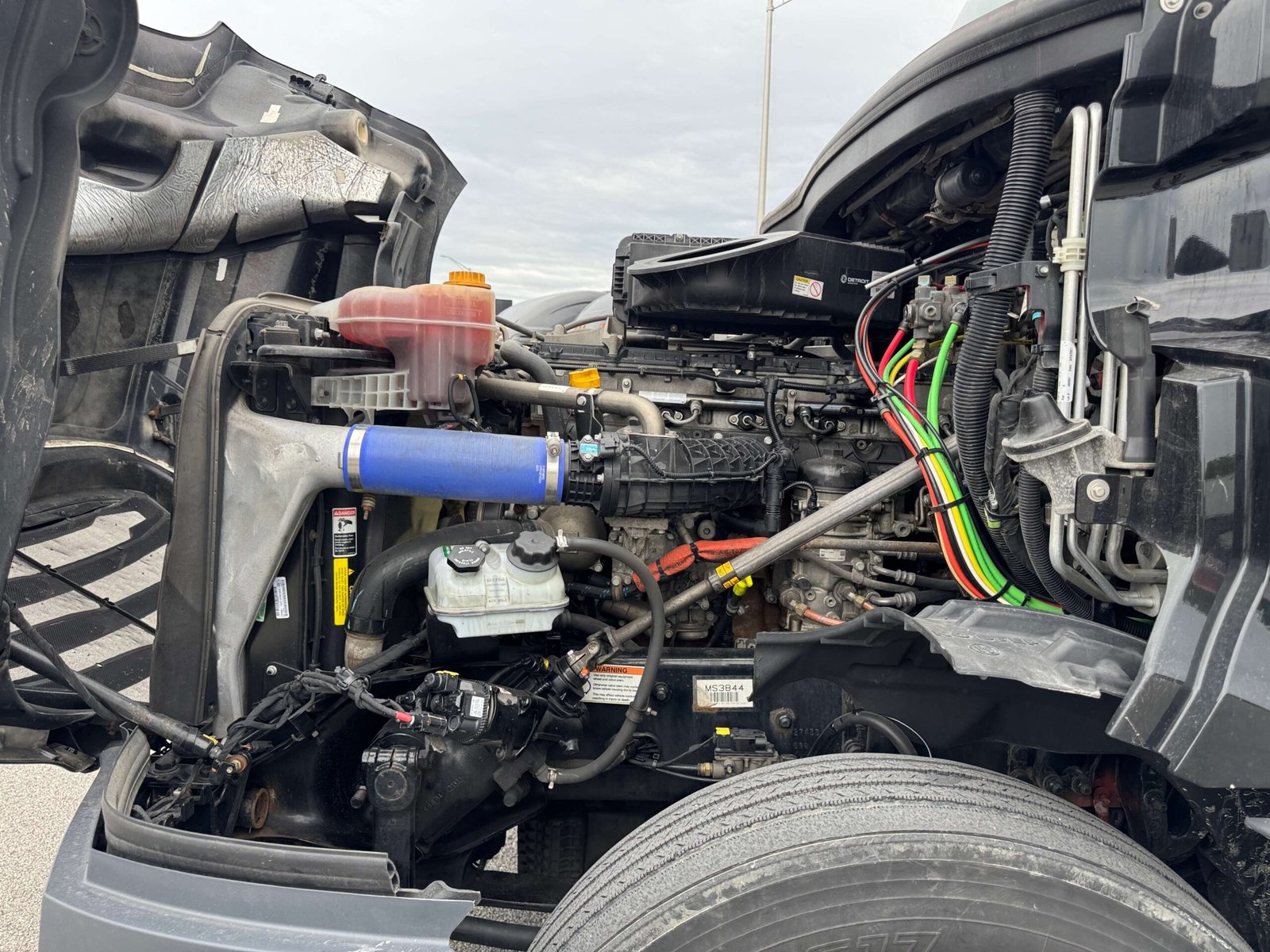 
								2022 Freightliner Cascadia full									