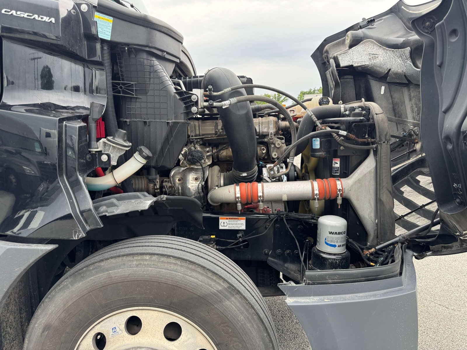 
								2022 Freightliner Cascadia full									