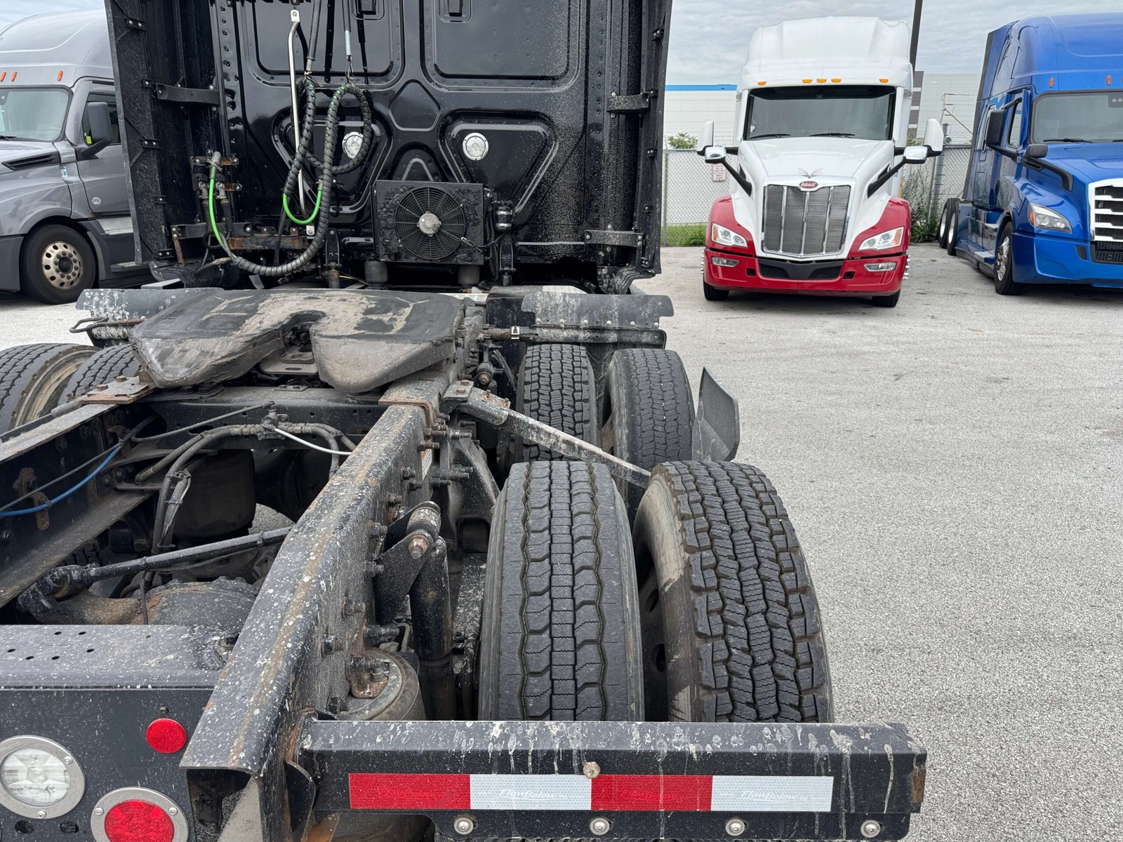 
								2022 Freightliner Cascadia full									