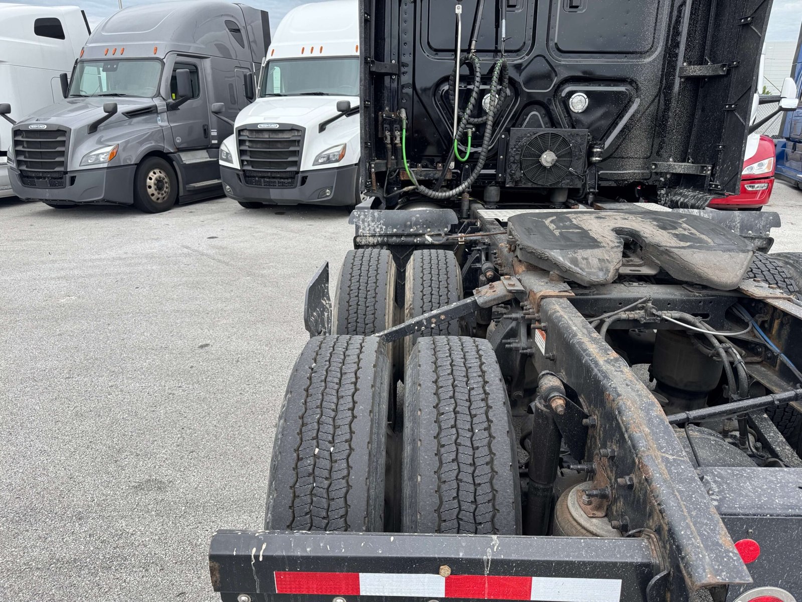 
								2022 Freightliner Cascadia full									