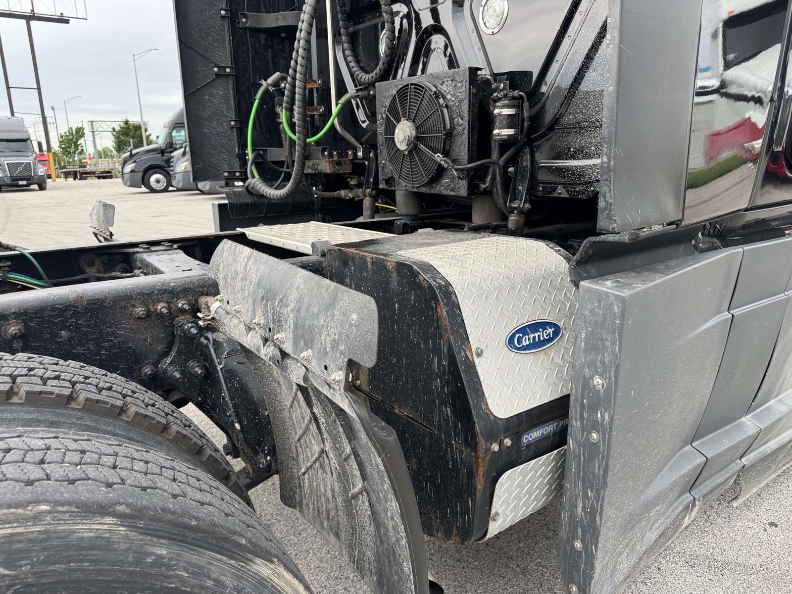 
								2022 Freightliner Cascadia full									