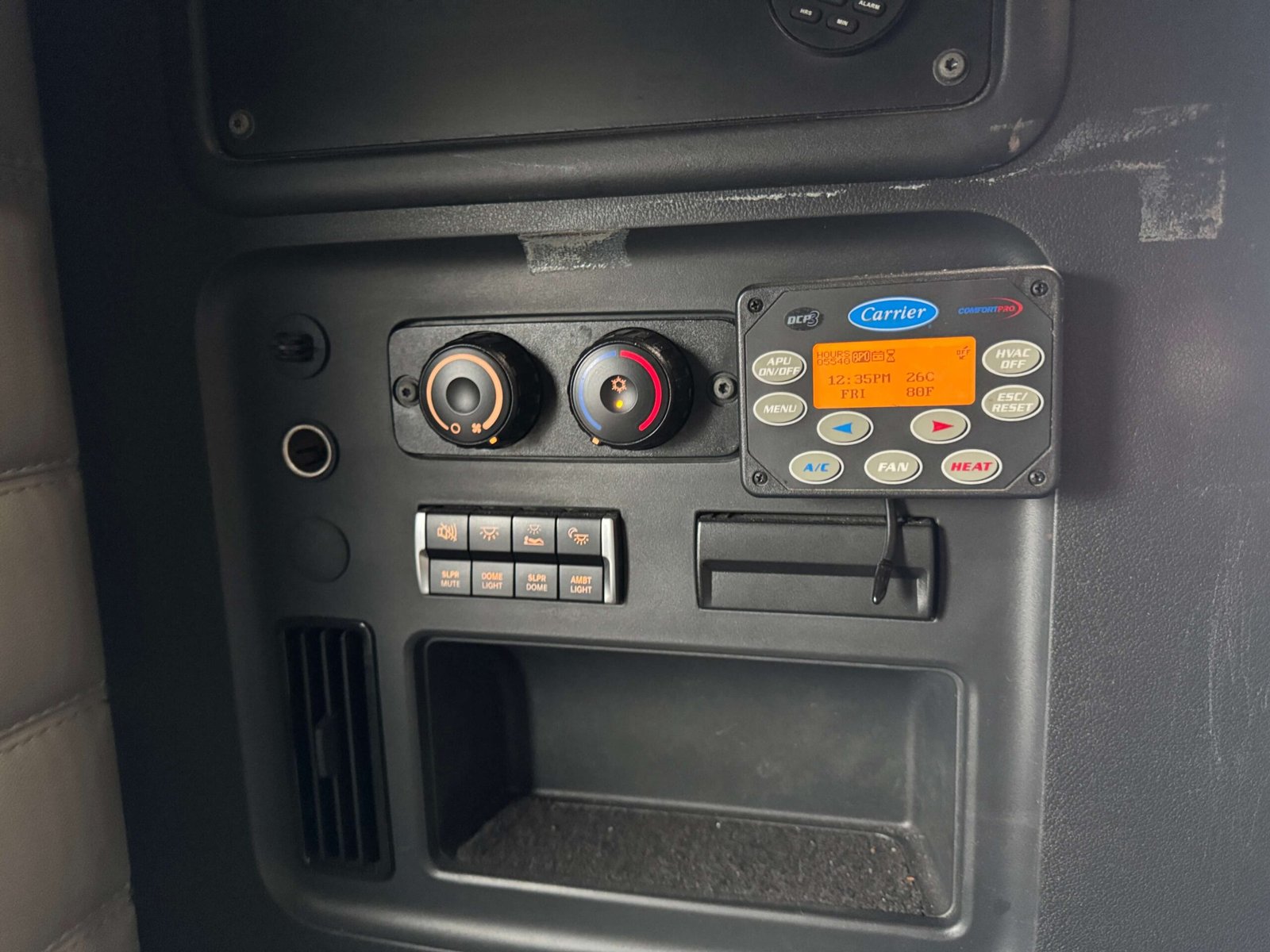 
								2022 Freightliner Cascadia full									