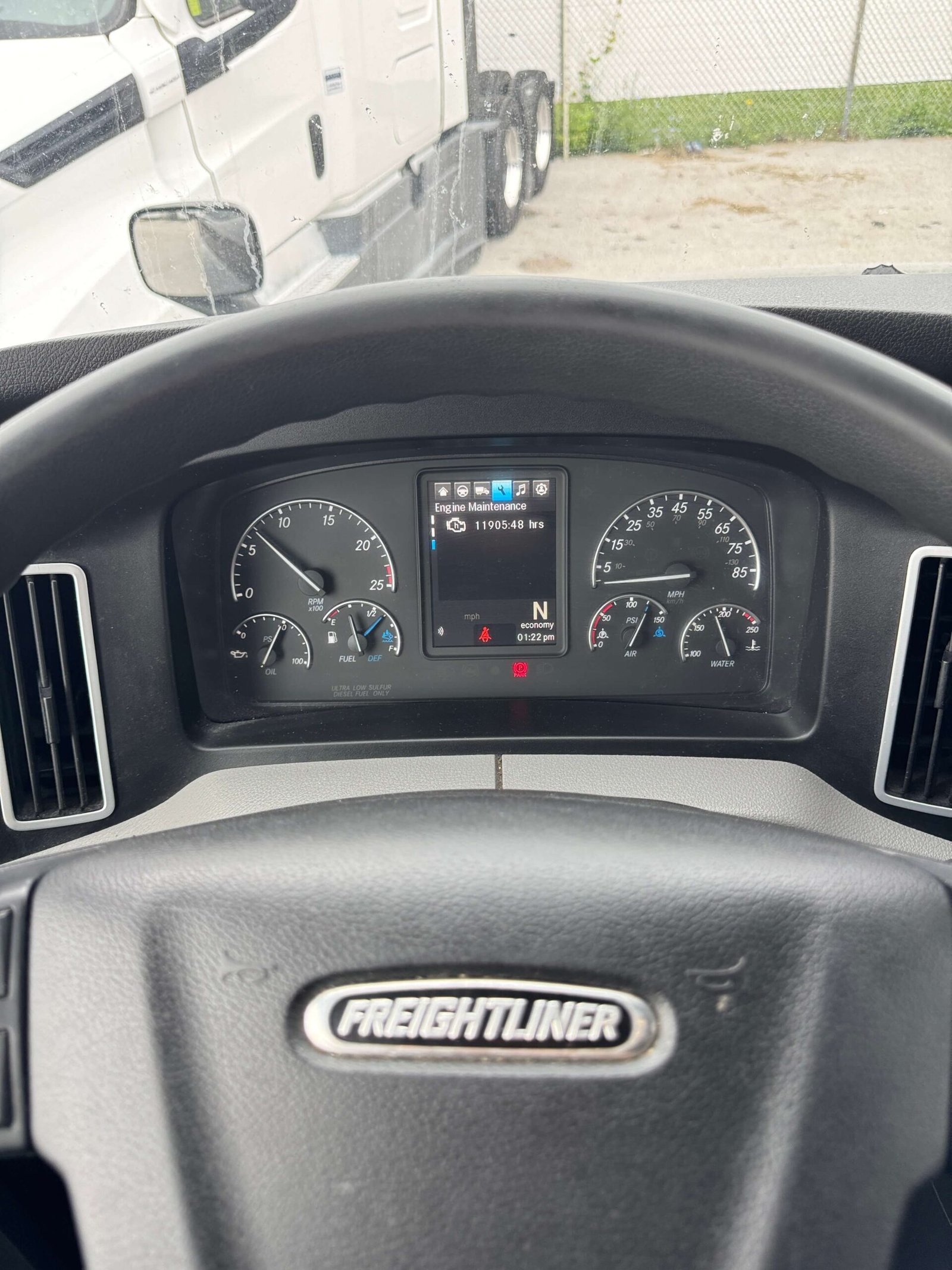 
								2022 Freightliner Cascadia full									