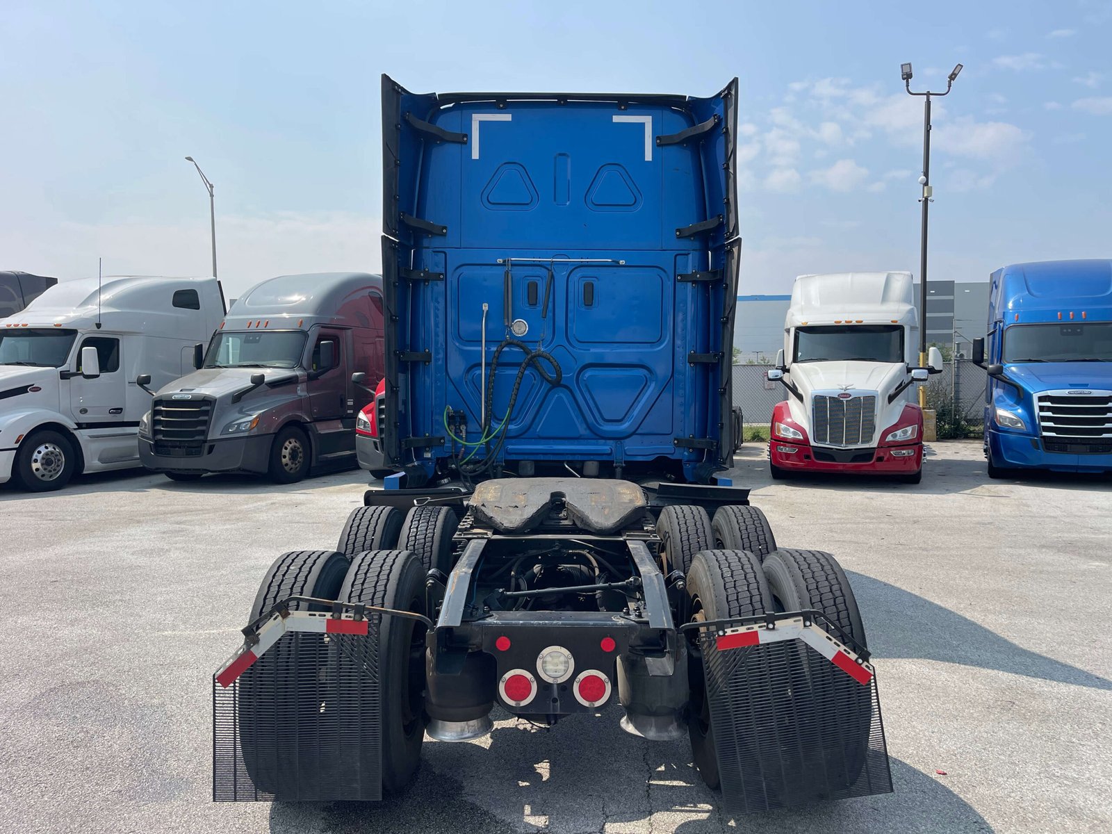 
								Freightliner Cascadia 2022 full									