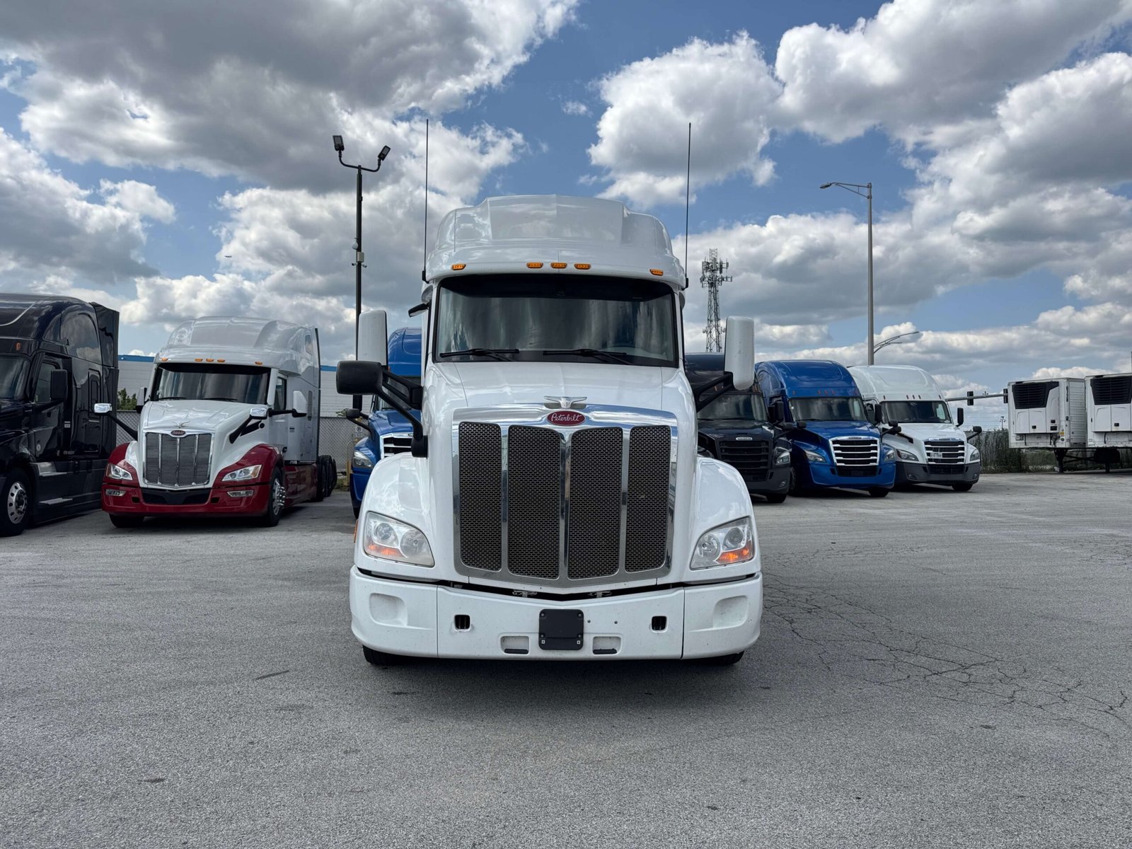 
								2022 Peterbilt 579 full									