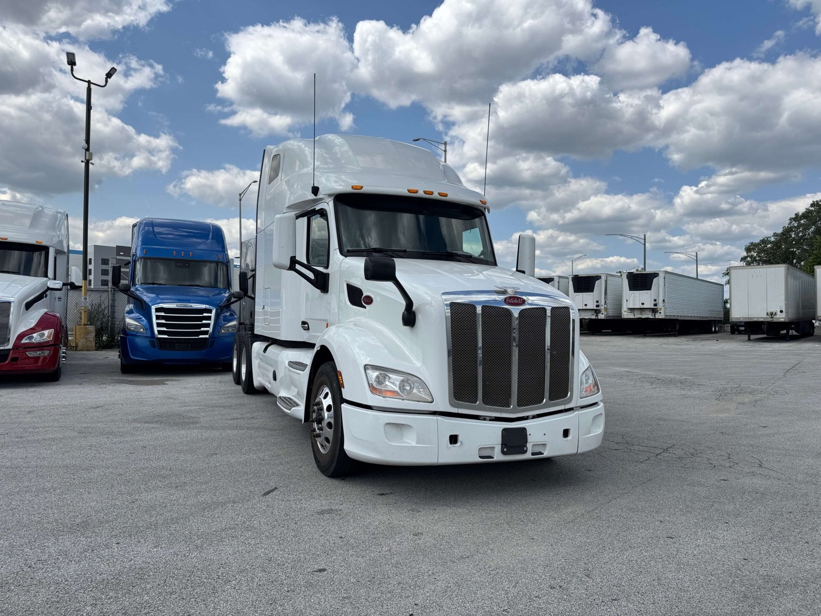 
								2022 Peterbilt 579 full									
