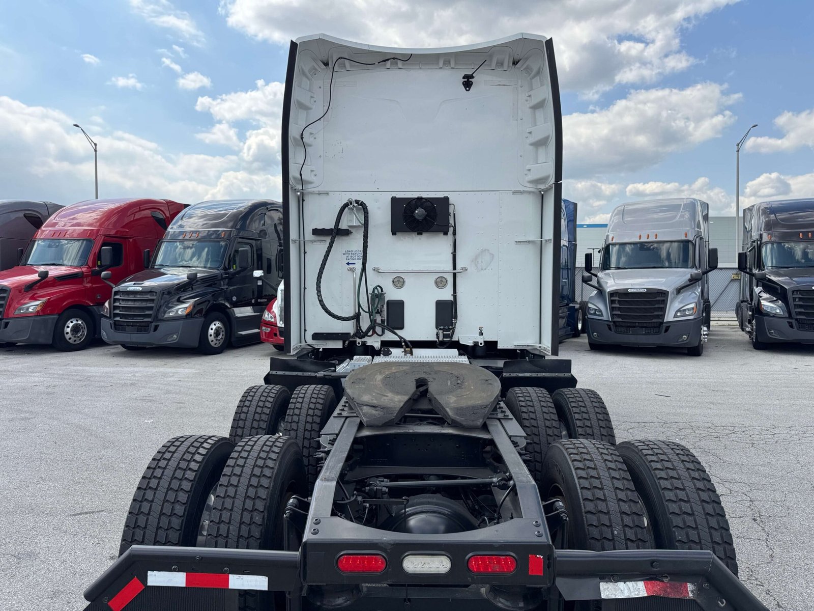 
								2022 Peterbilt 579 full									