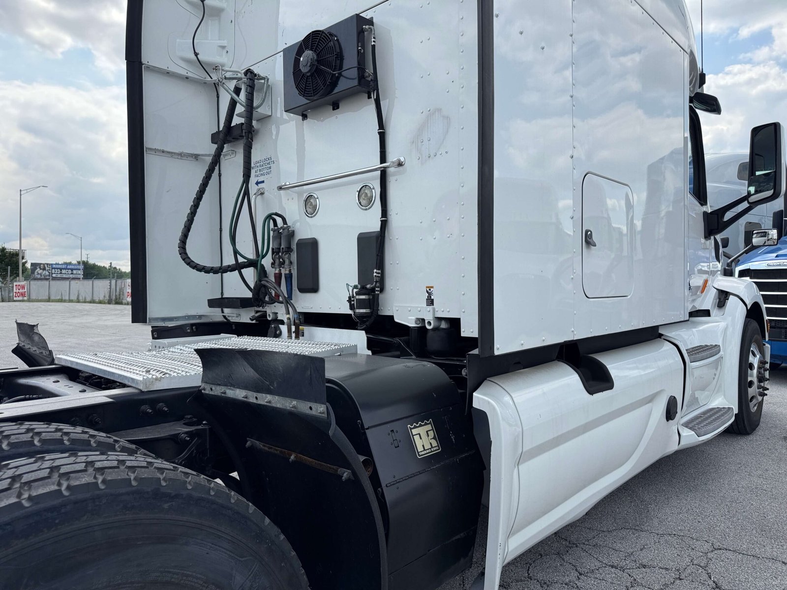 
								2022 Peterbilt 579 full									