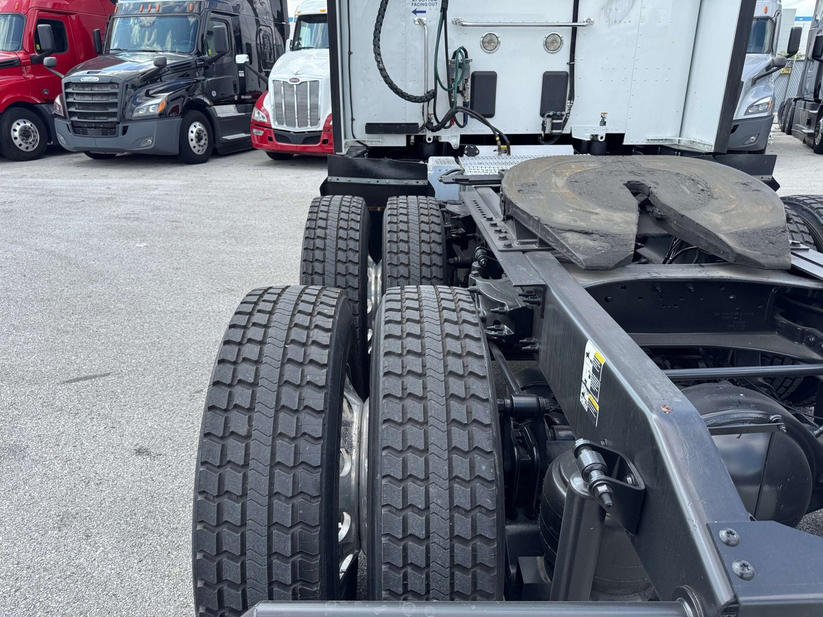 
								2022 Peterbilt 579 full									