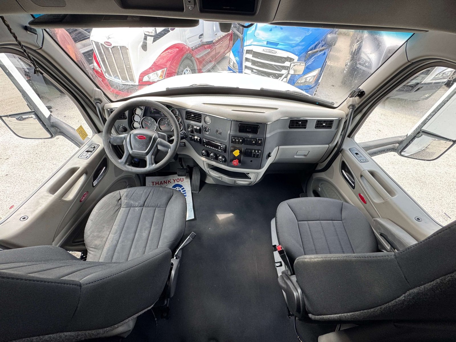 
								2022 Peterbilt 579 full									