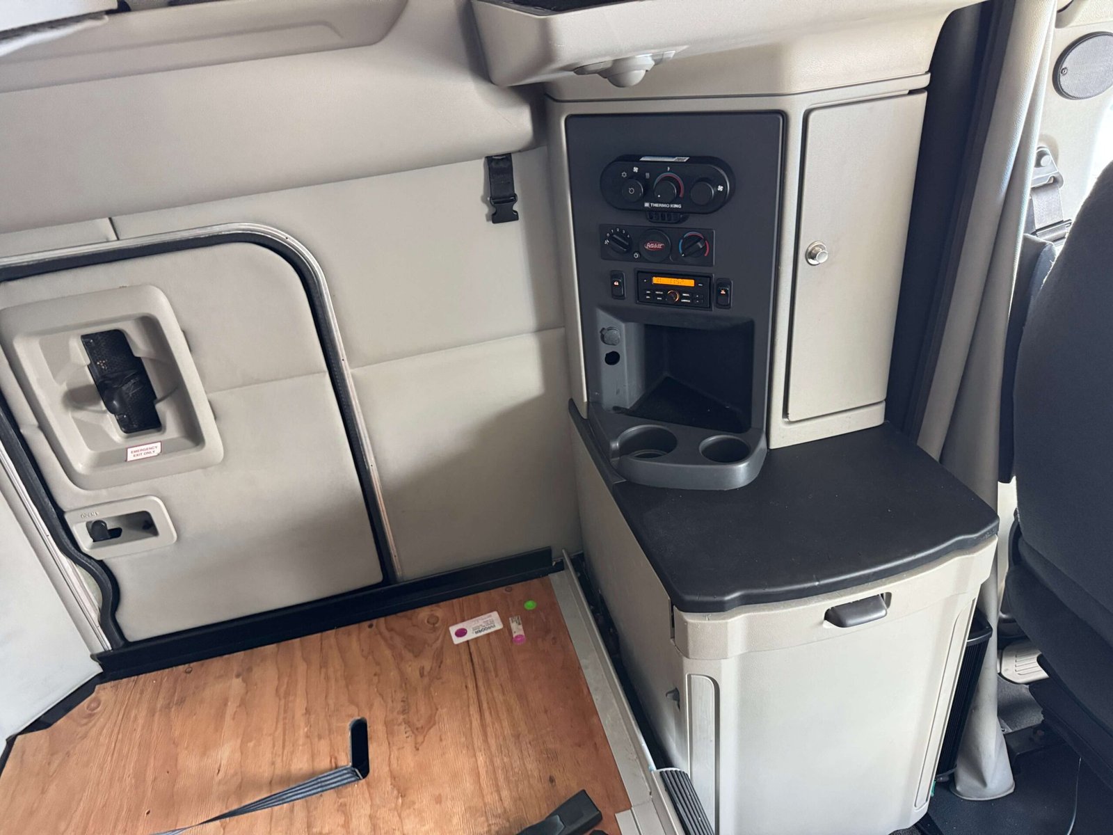 
								2022 Peterbilt 579 full									