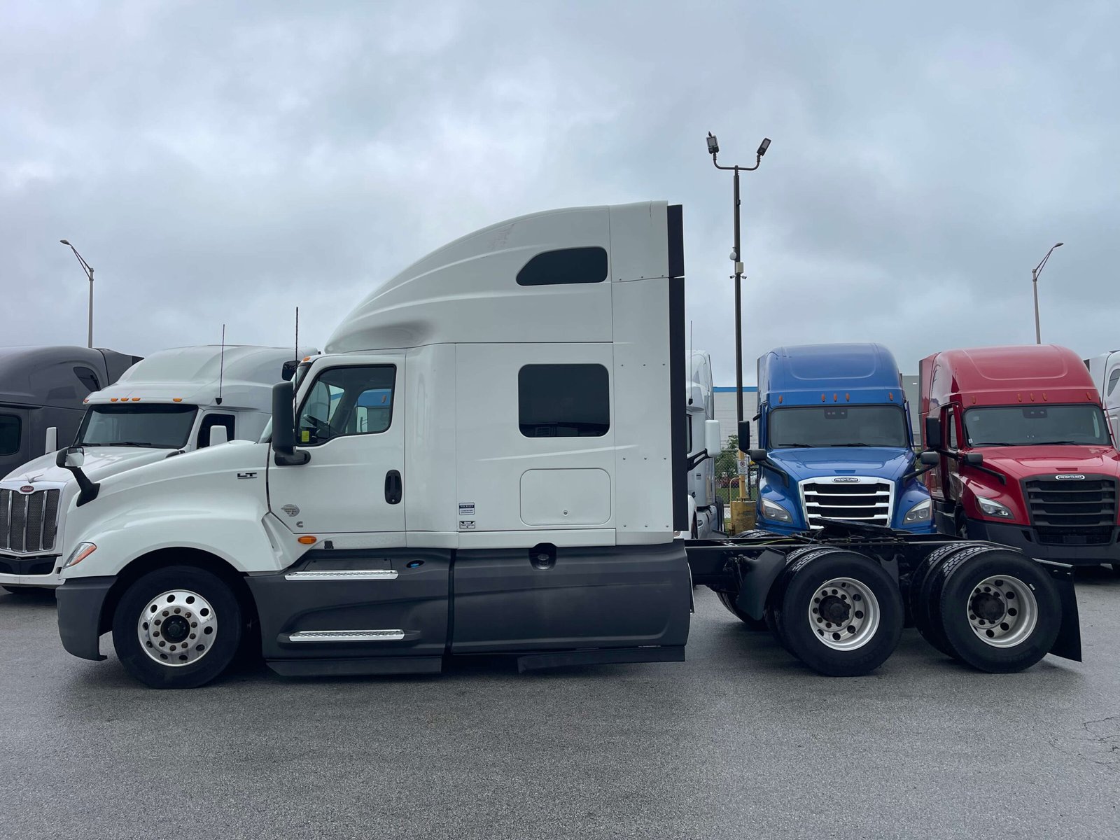 
								International LT625 2020 full									