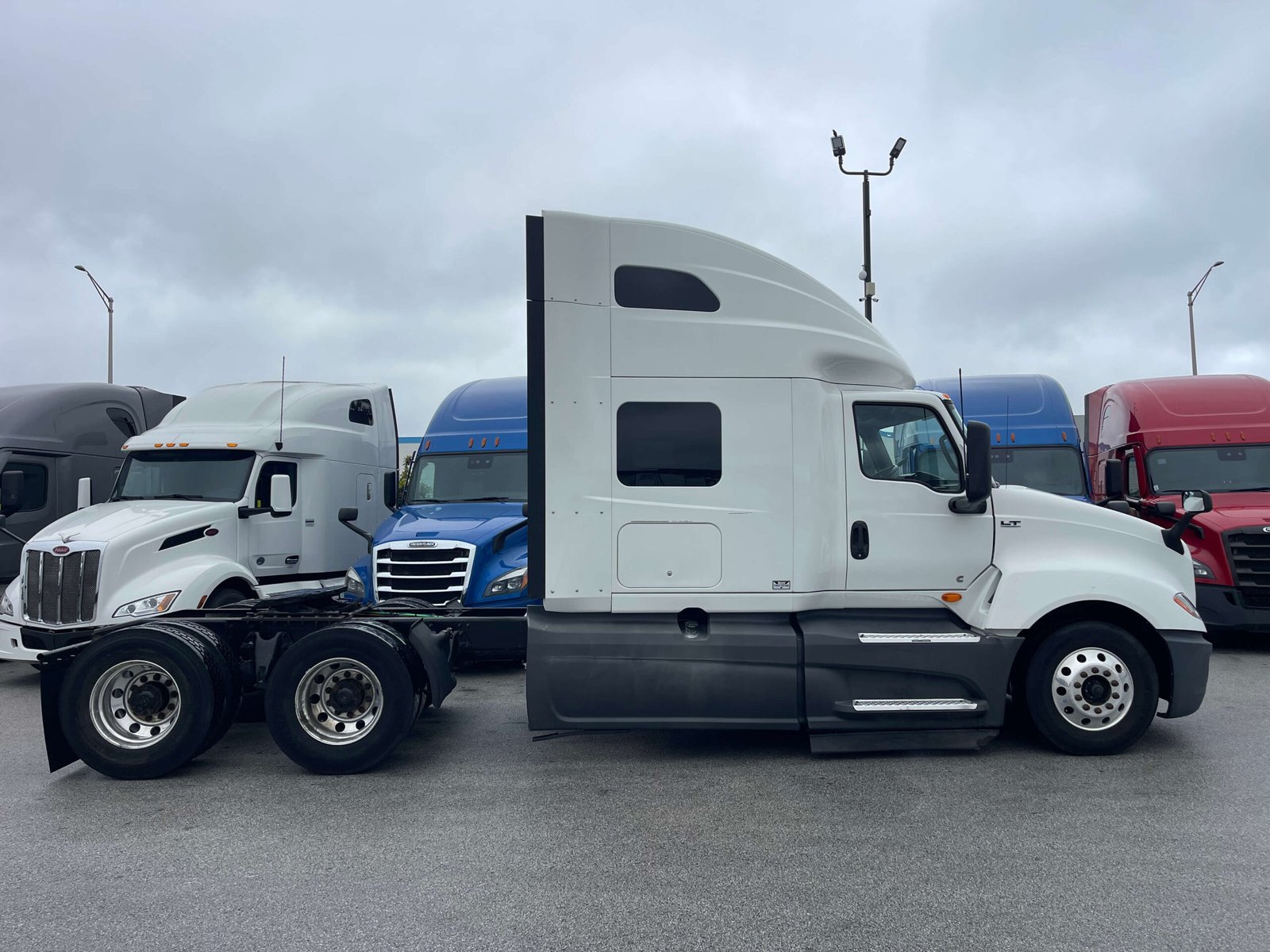 
								International LT625 2020 full									