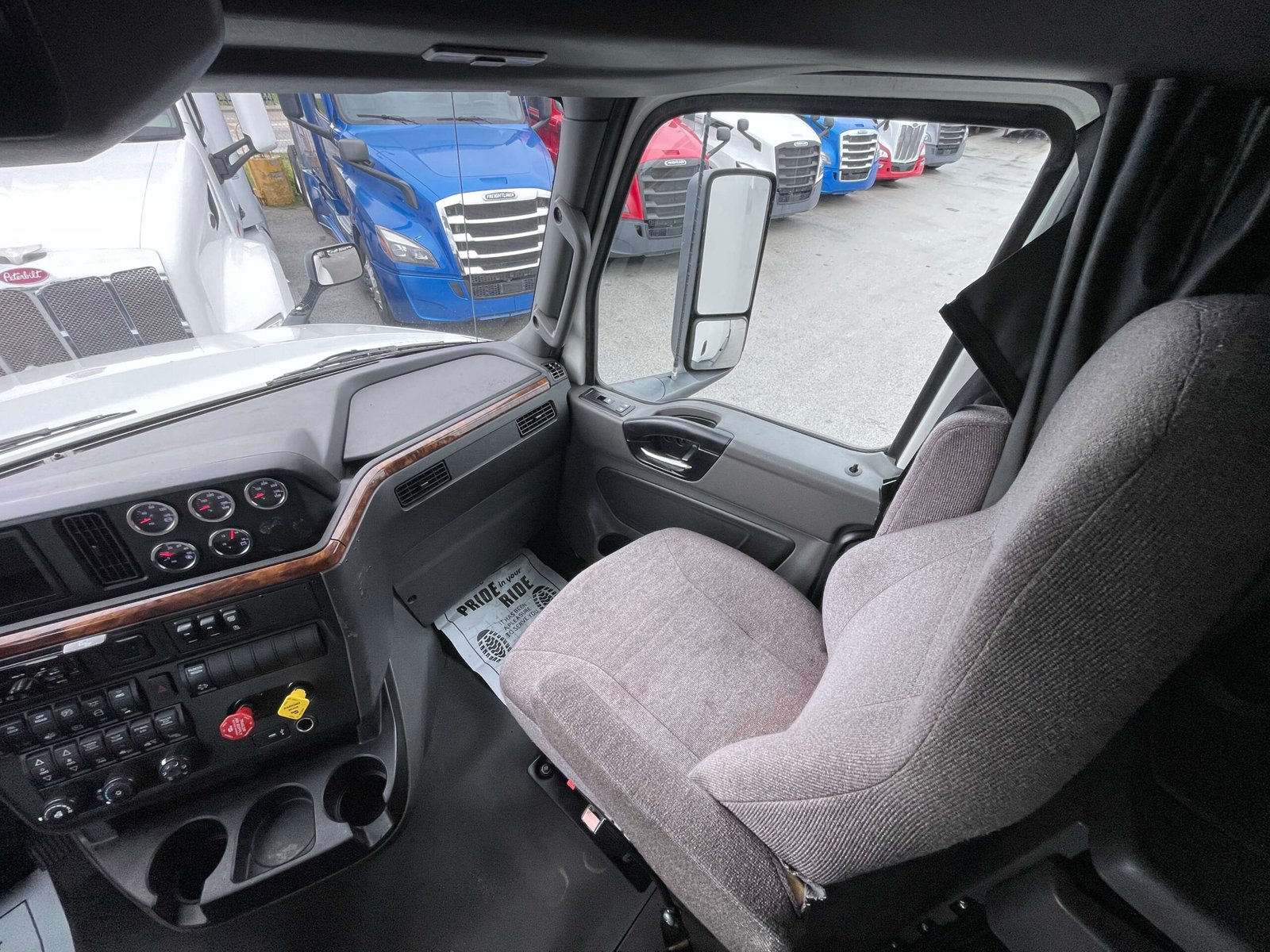 
								International LT625 2020 full									